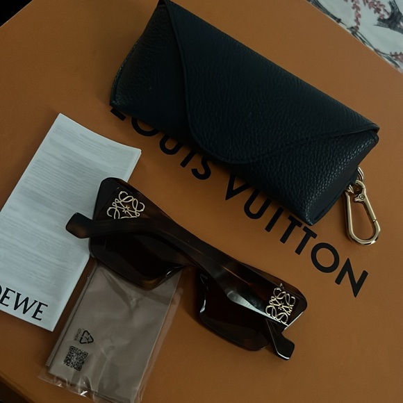Loewe Cat eye Tortoise Shell Square Sunglasses! NWOT main image 7